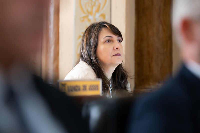 Pelo Diário Oficial do Município, Comissão Processante notifica vereadora