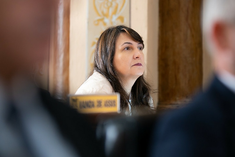 Pelo Diário Oficial do Município, Comissão Processante notifica vereadora