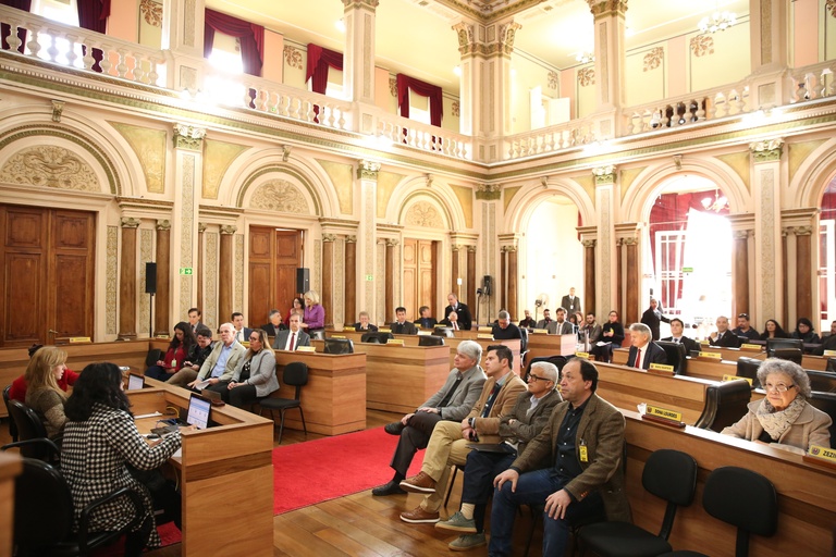 Permuta de terrenos e denominações seguem para a sanção do prefeito