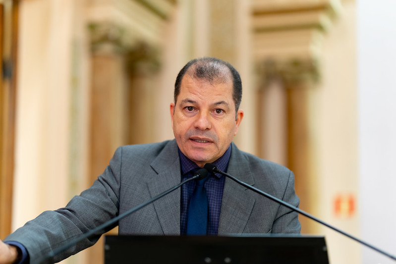 Piso da Enfermagem: uso do superávit de fundos municipais recebe urgência