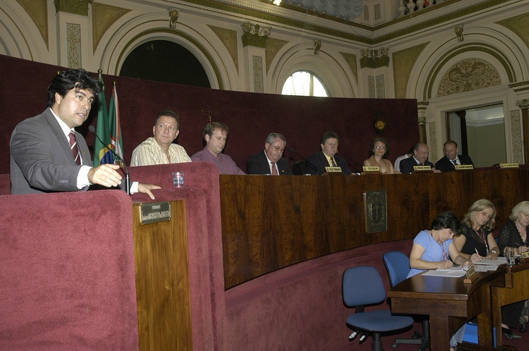 Piso salarial de categorias abordado na Tribuna Livre 