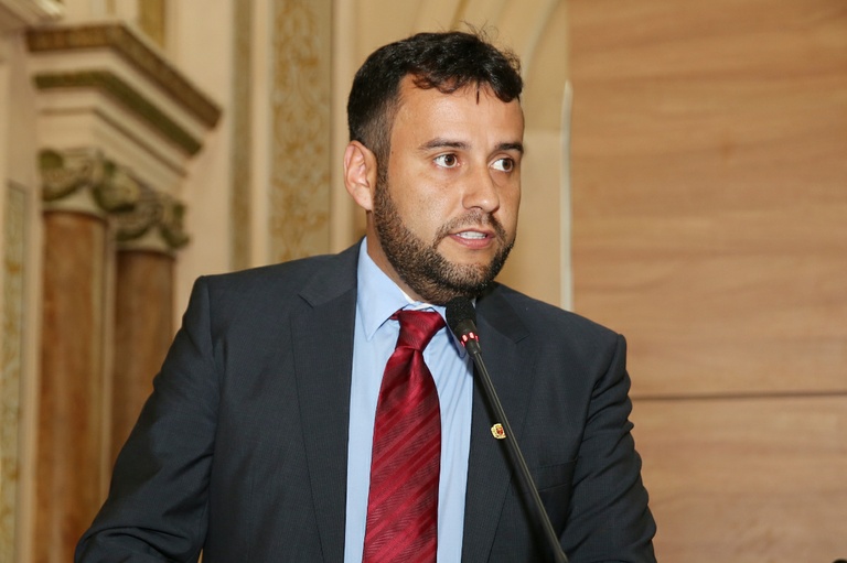 Placas em escadas rolantes terão que informar sobre riscos de acidentes 