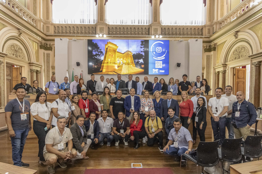 Planejamento Urbano: comitiva internacional visita Câmara de Curitiba