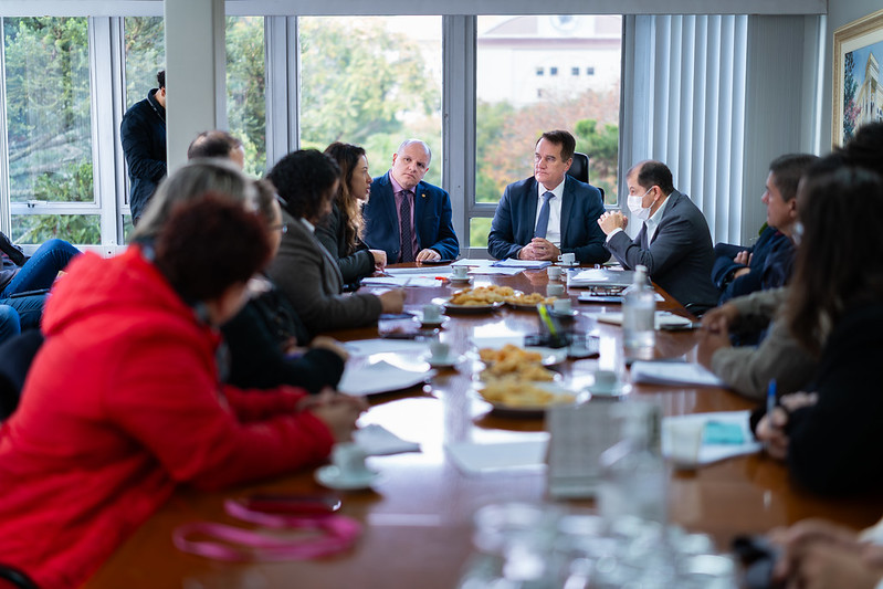 Planos e auxílio: sindicatos se reúnem com vereadores