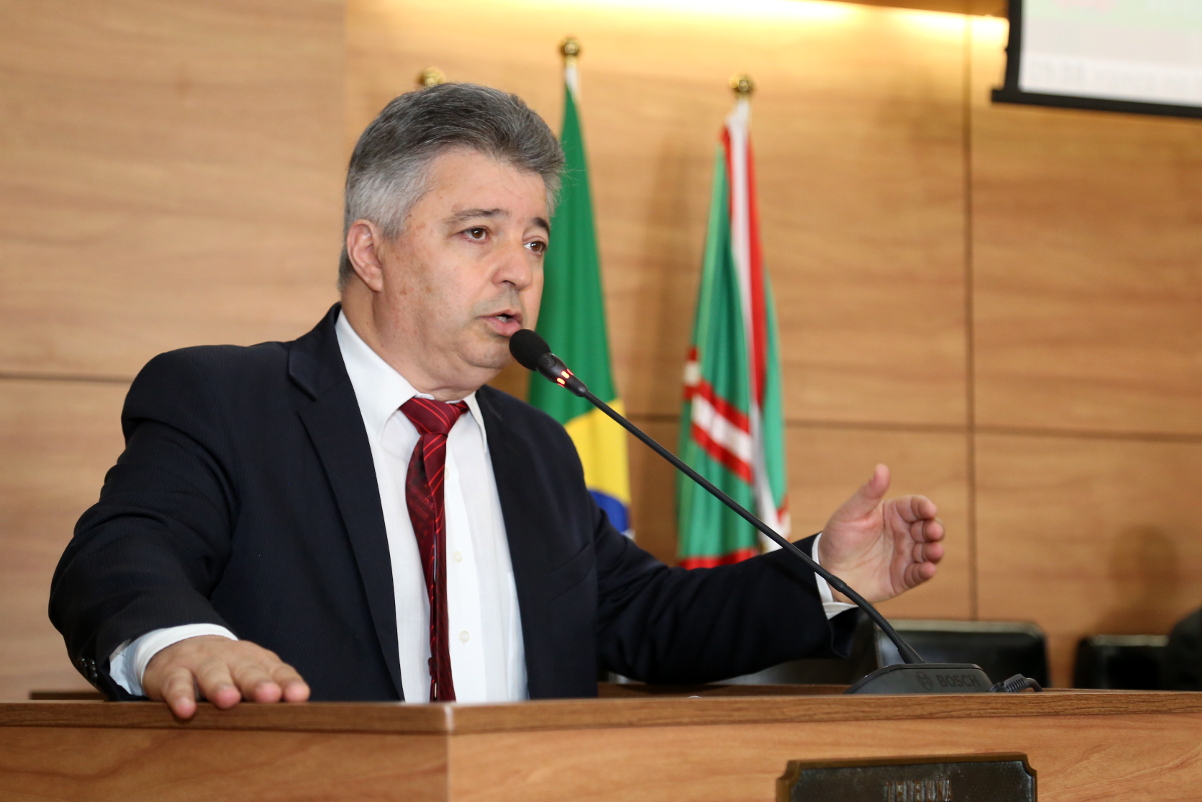 Plenário acata adoção de escolas, CMEIs e Faróis do Saber