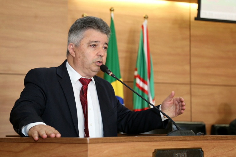 Plenário acata adoção de escolas, CMEIs e Faróis do Saber