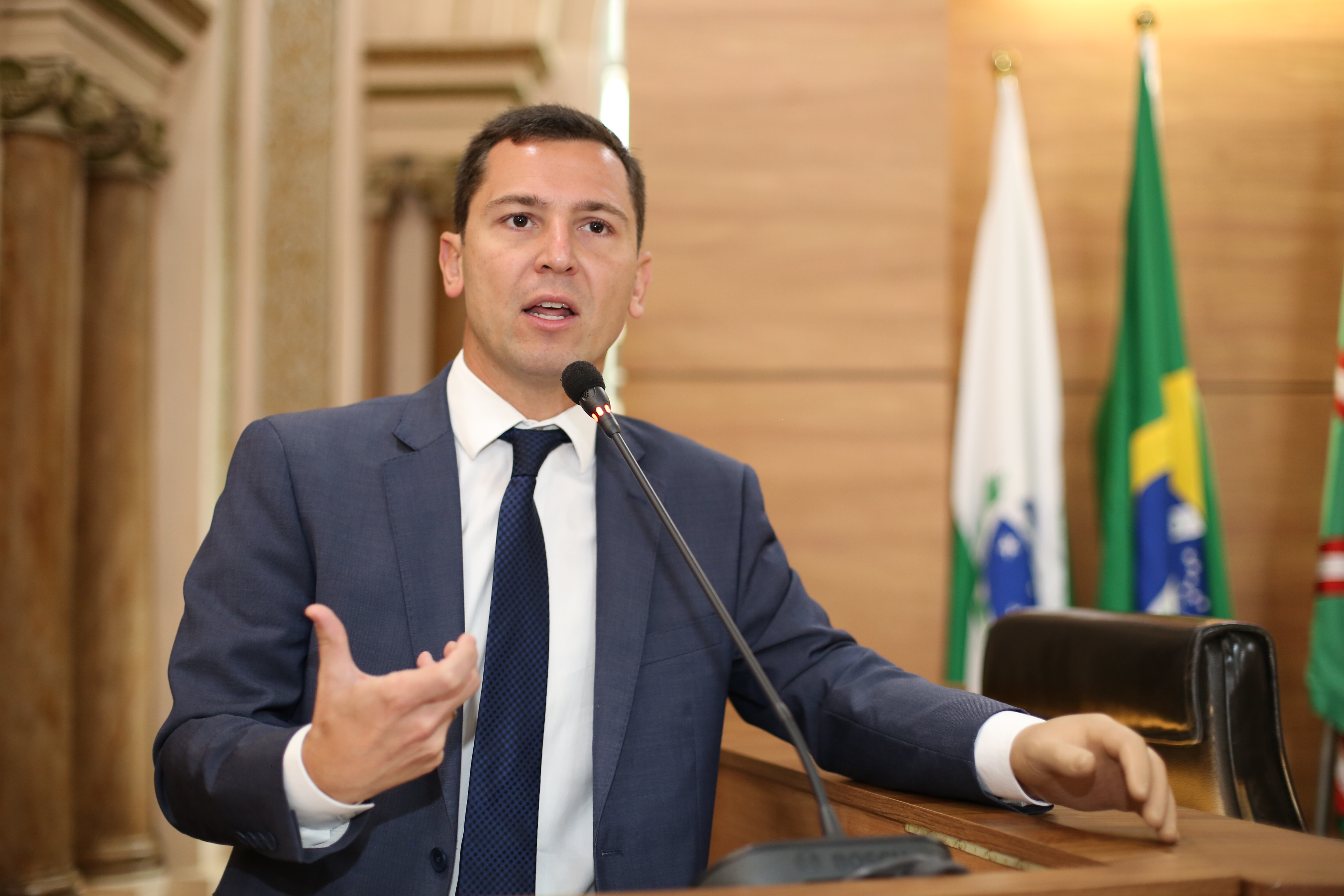 Plenário acata novas regras de gestão para estatais de Curitiba