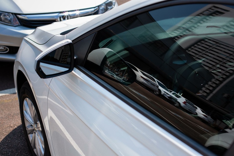 Plenário analisa identificação obrigatória da Câmara nos veículos oficiais