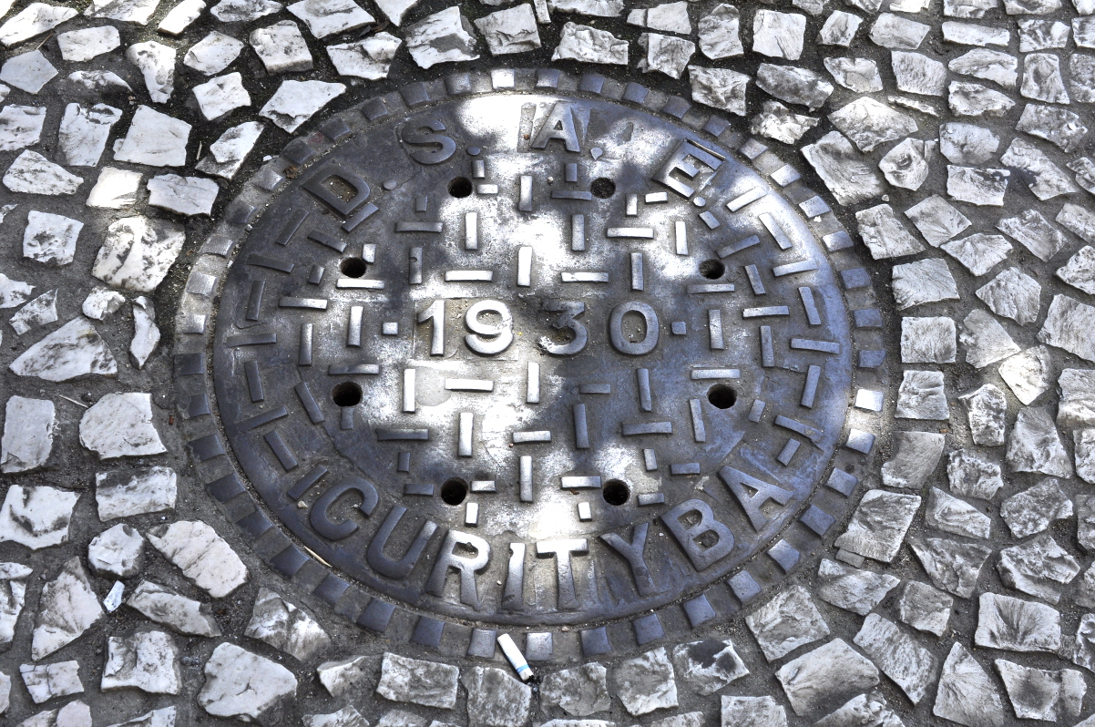 Plenário analisa projeto contra furto de materiais metálicos 