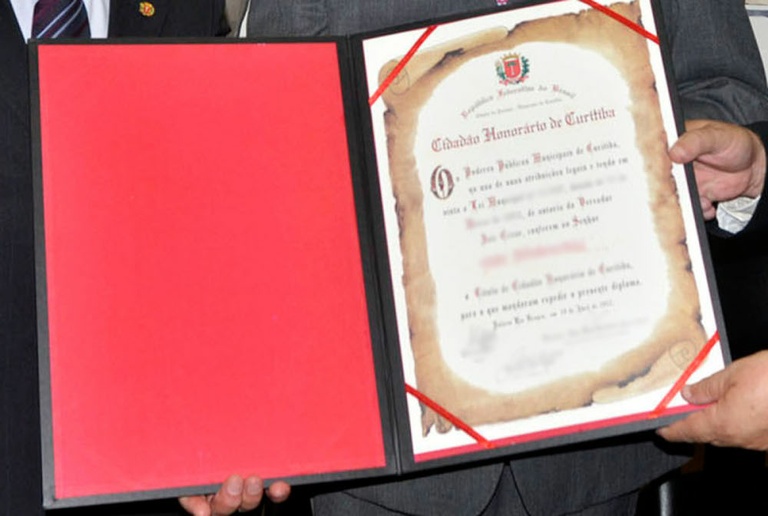 Plenário analisa revogação de prêmios 