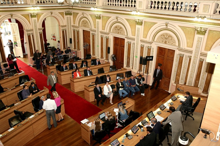 Plenário aprova quatro projetos de lei em primeiro turno