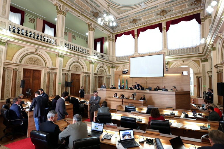 Plenário aprovou quatro projetos de lei nesta segunda-feira