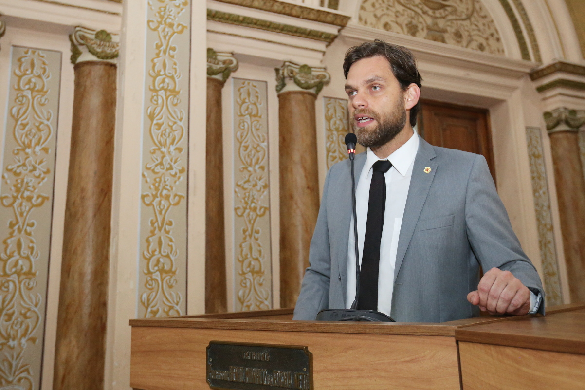 Plenário comenta resultado nas urnas; Goura é eleito deputado estadual