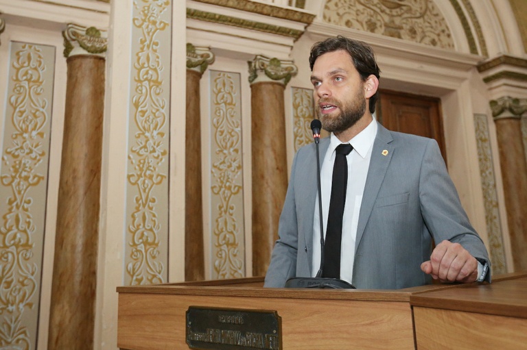 Plenário comenta resultado nas urnas; Goura é eleito deputado estadual