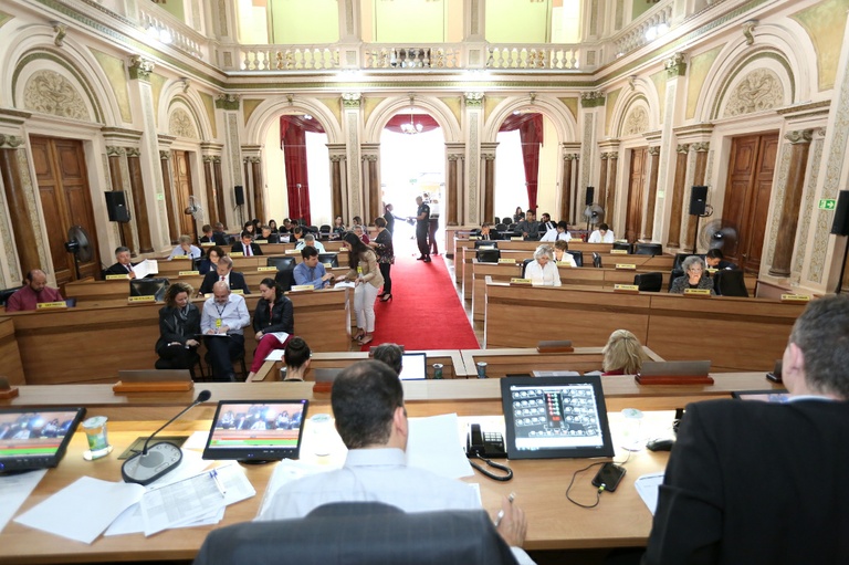 Plenário confirma 7 projetos do prefeito;  ISS volta à pauta segunda