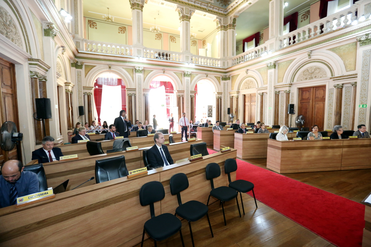 Plenário confirma divulgação da análise da água dos rios de Curitiba