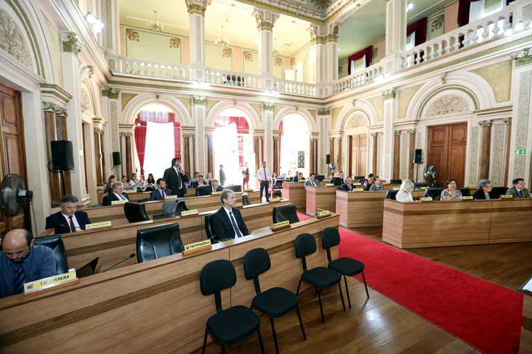 Plenário confirma divulgação da análise da água dos rios de Curitiba