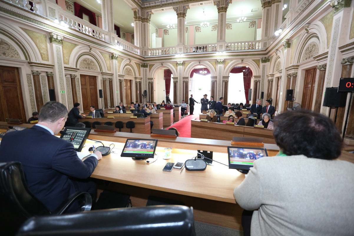 Plenário confirma política antidrogas e outros 5 projetos