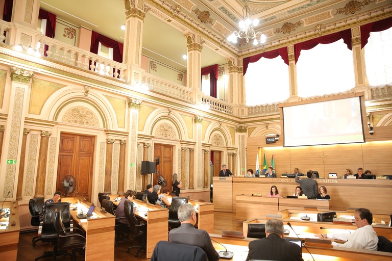 Plenário confirma quatro projetos da pauta e adia outro