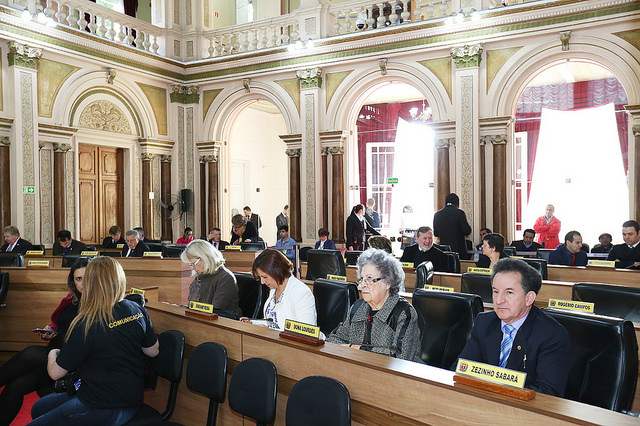 Plenário confirma venda de lote público no Batel