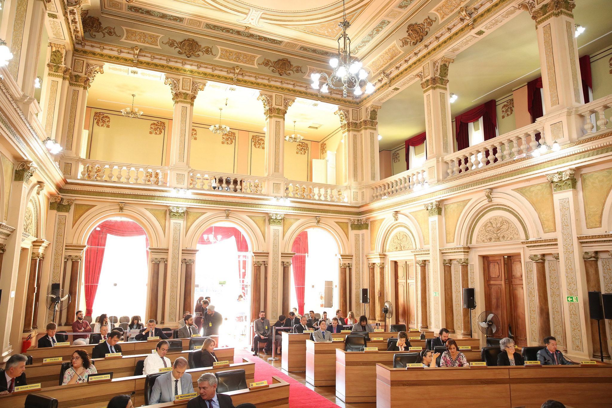 Plenário debate abuso sexual e conscientização à esquizofrenia