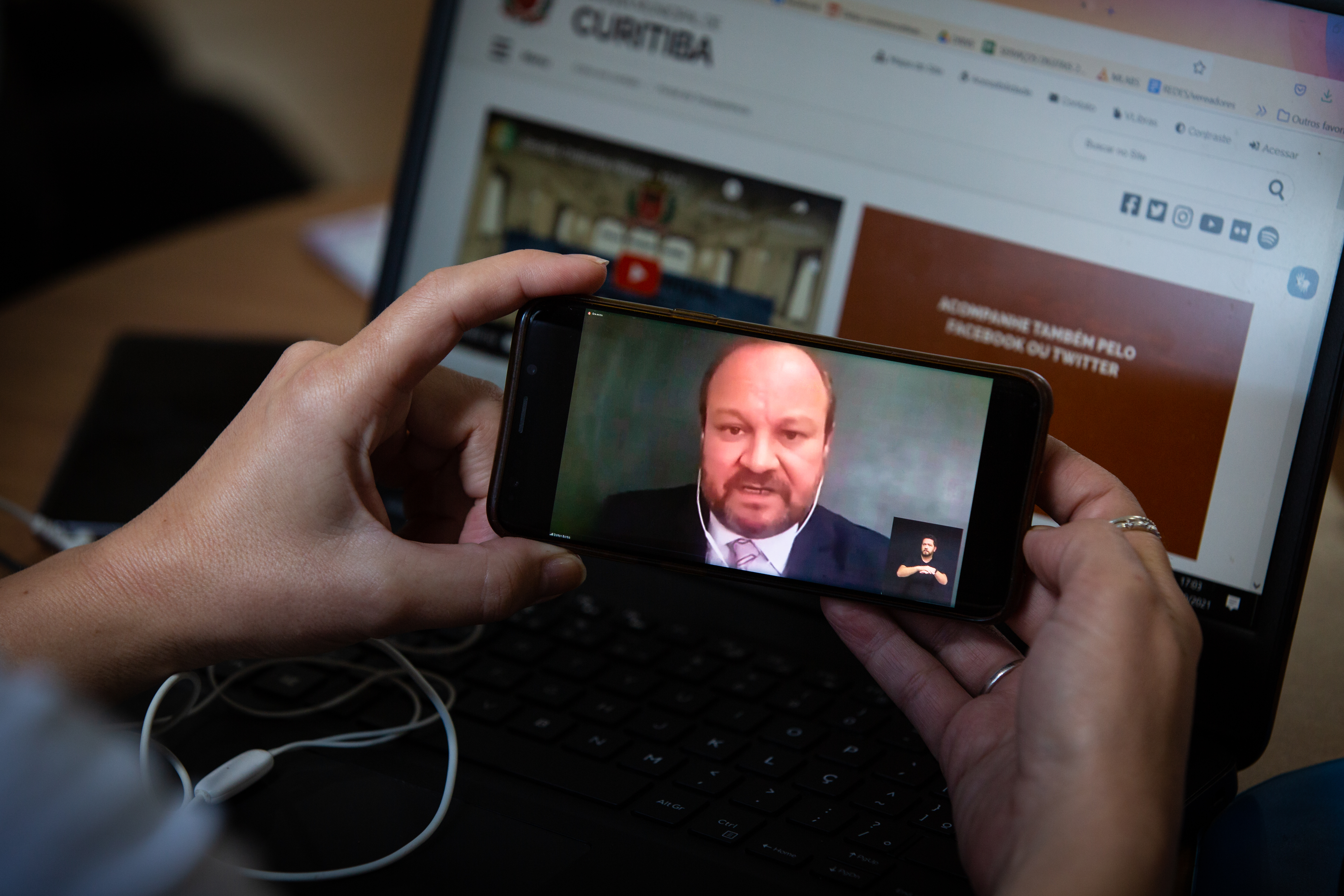 Política pública de combate à pobreza menstrual recebe substitutivo geral