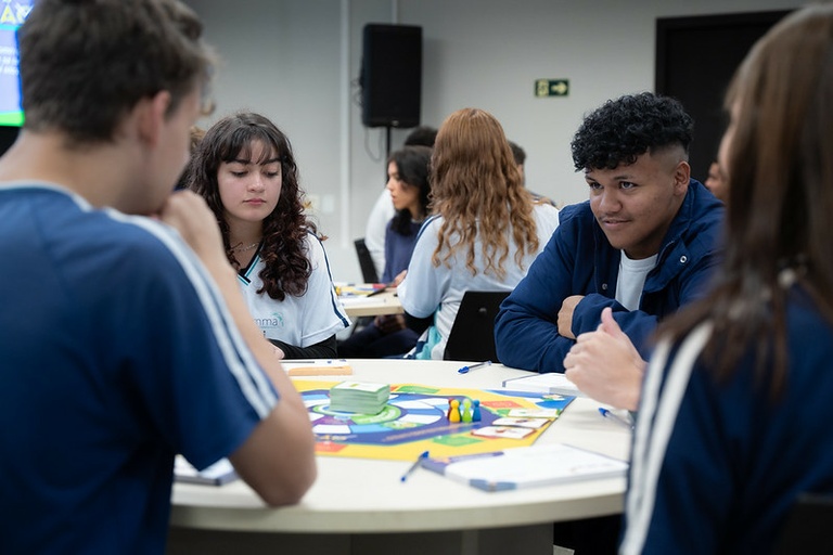 Política se discute? A regra da etiqueta da democracia afirma que sim!