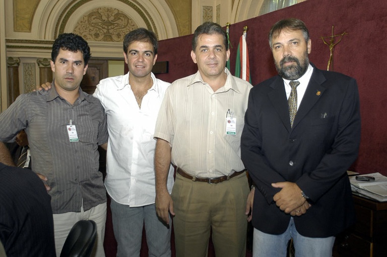 Políticos de Califórnia visitam a Câmara 