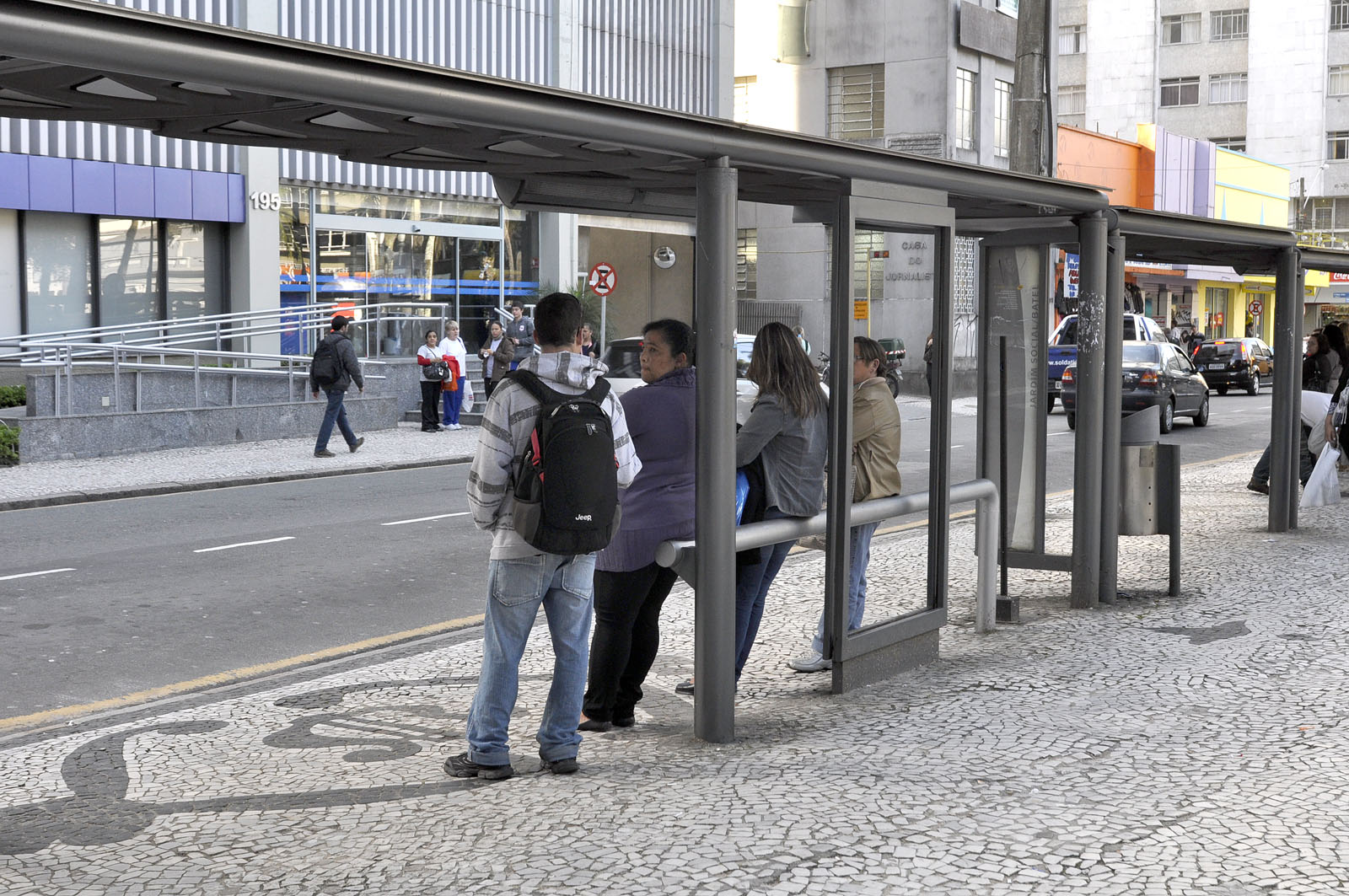 Pontos de ônibus podem ter bancos 