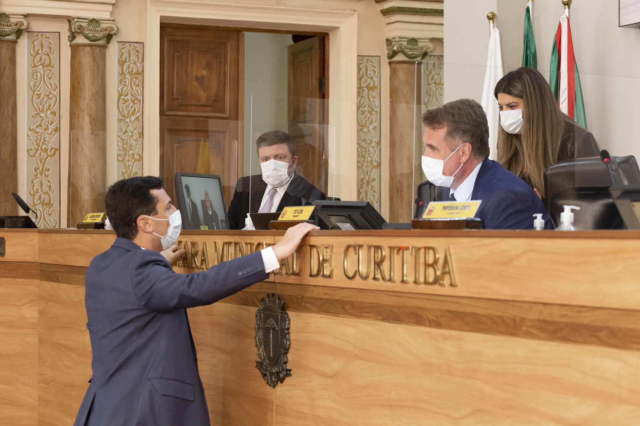 Por 20 a 15 votos, mantida urgência do Regime Emergencial do Transporte 