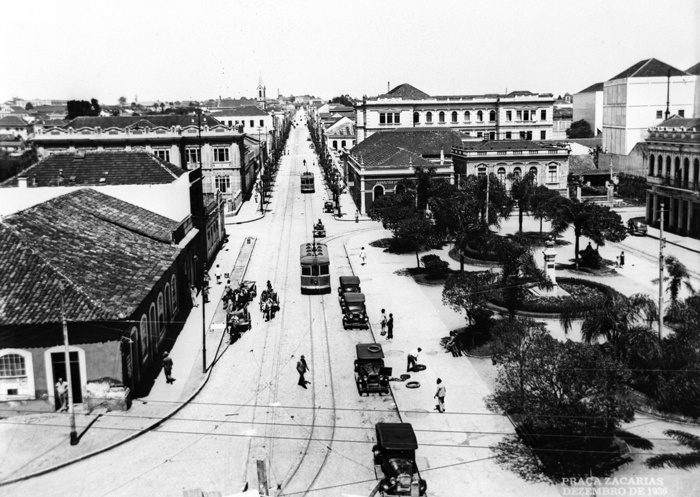 Praça Zacarias: de Largo do Ivo aos tempos atuais 