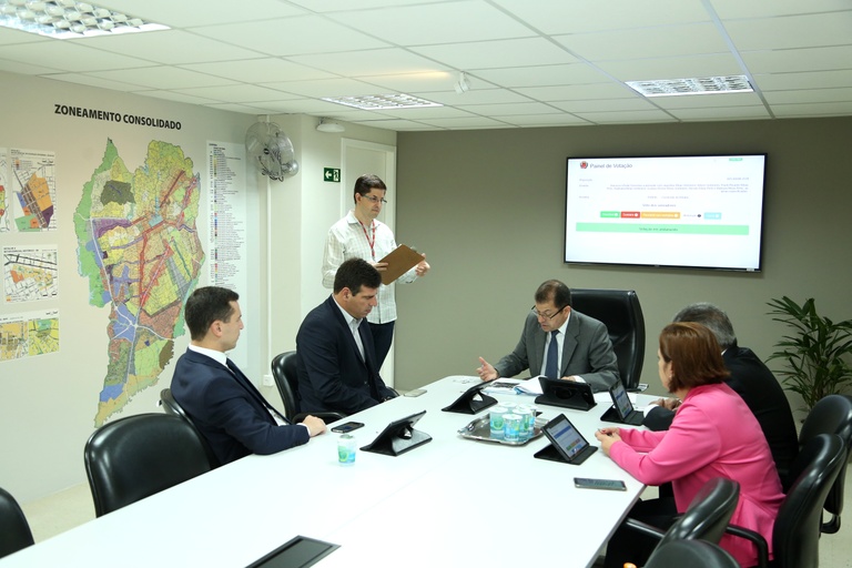 Prazo maior para licença de taxistas já pode ser votado em plenário