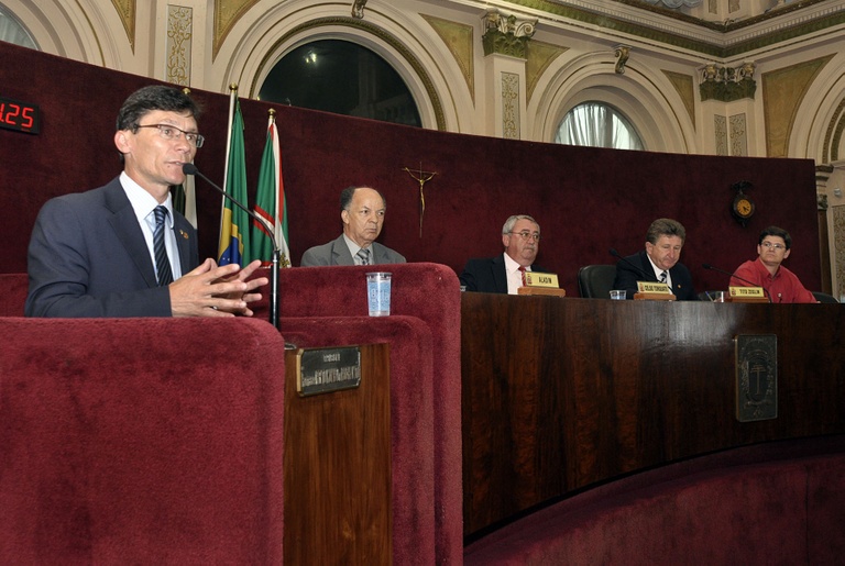 Pré-sal é tema de debate em plenário 