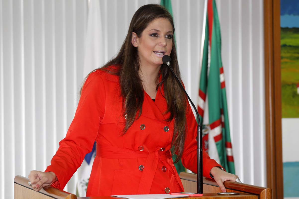 Precisamos combater a violência contra a mulher, diz vereadora 