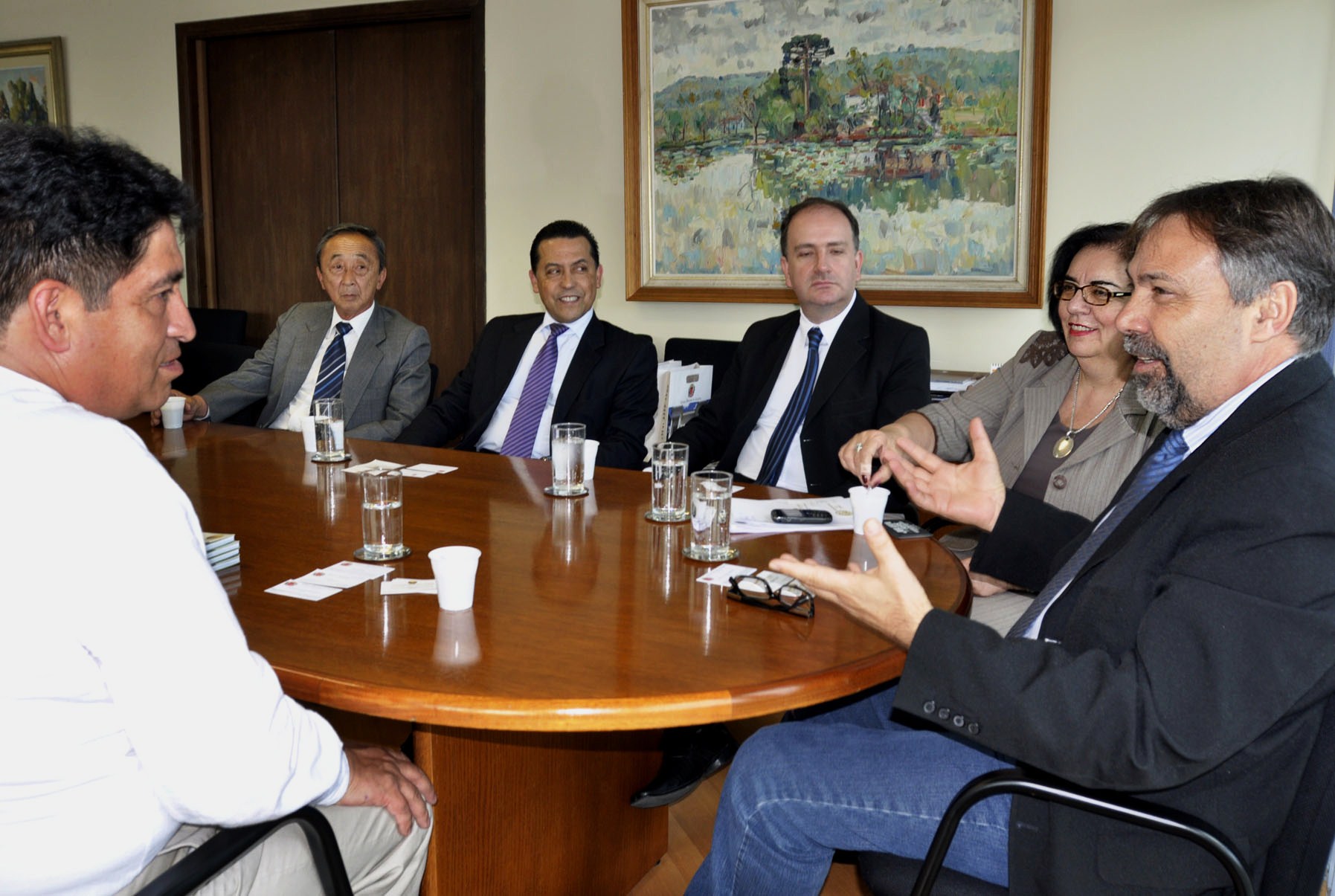 Prefeito de Cuzco visita a Câmara de Curitiba 