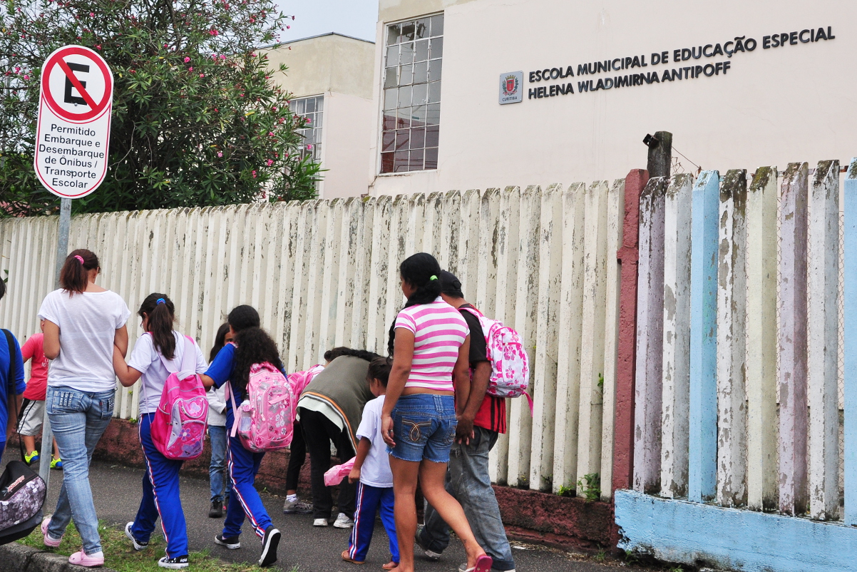 Prefeitura abre crédito para substituir iluminação de escolas