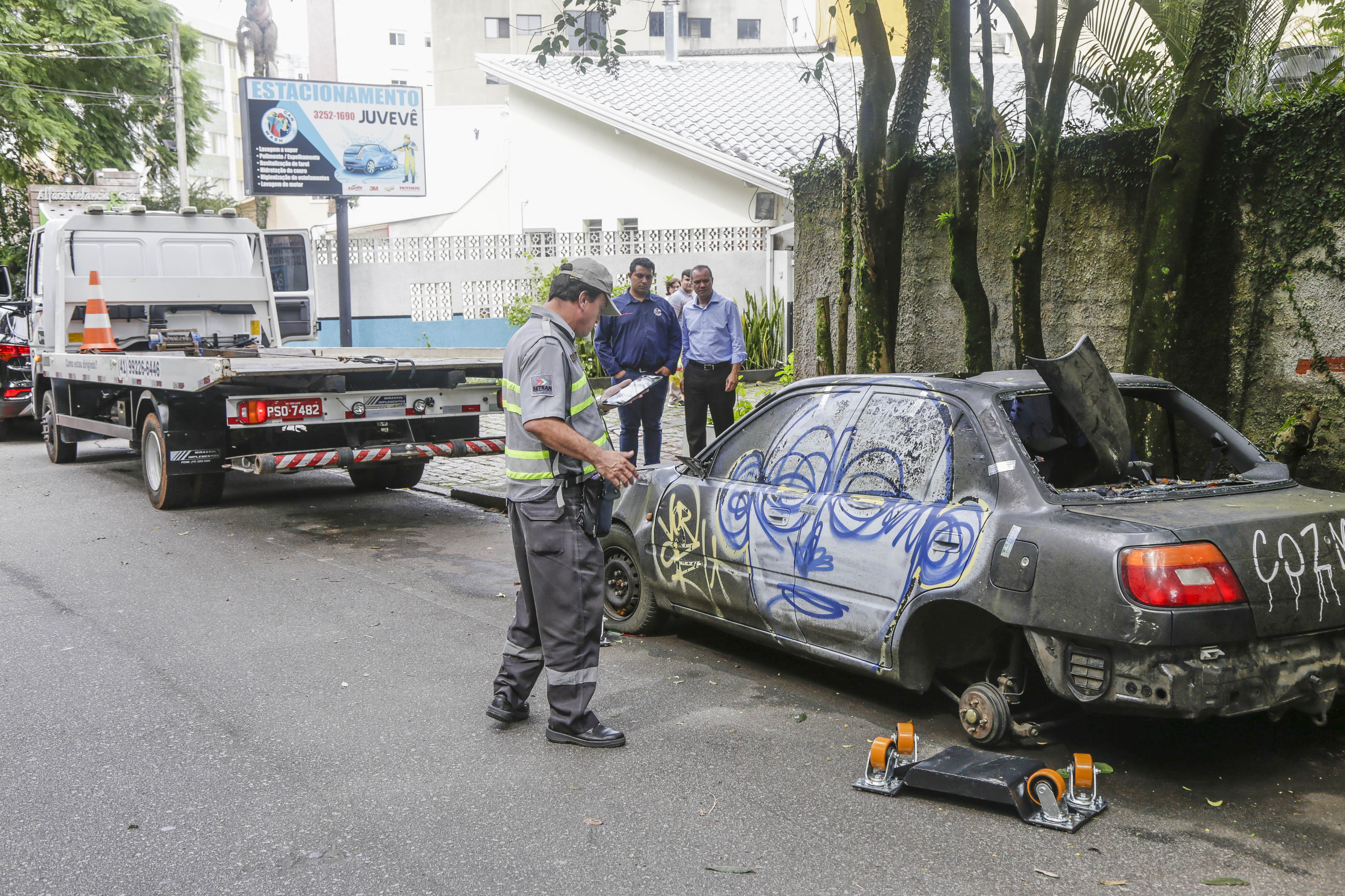 Prefeitura atualiza projeto com regras mais duras contra veículos abandonados