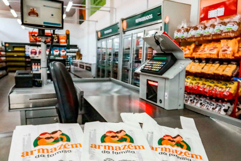 Prefeitura de Curitiba propõe incluir idosos no Armazém da Família