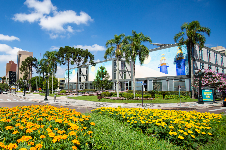 Prefeitura de Curitiba quer aval dos vereadores para 2 operações imobiliárias 