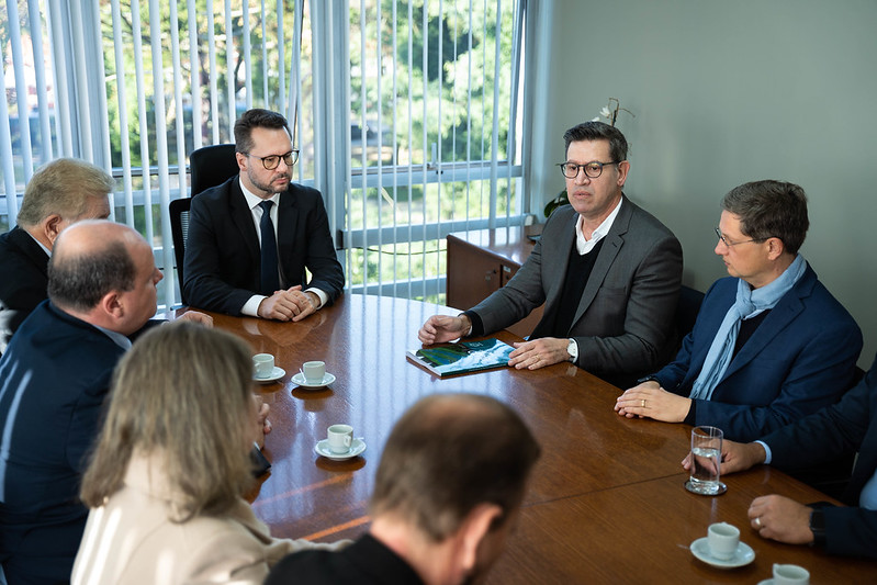 Prefeitura entrega LDO 2024 à Câmara de Curitiba; orçamento é de R$ 12,4 bi