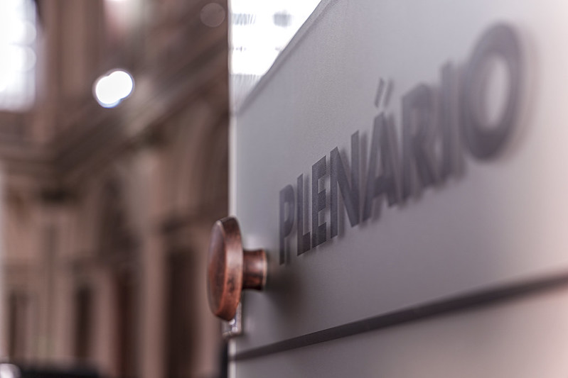 Prefeitura pede ajuste em leis para implantar planos de carreira de Curitiba