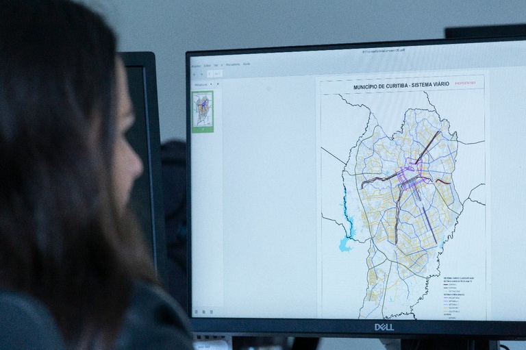 Prefeitura pede autorização da CMC para reclassificar 48 vias de Curitiba