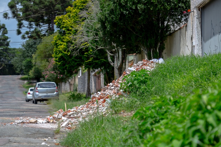 Prefeitura poderá limpar terrenos baldios; custos serão pagos pelos donos