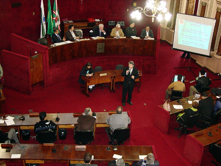 Prefeitura presta contas e entrega orçamento à Câmara 