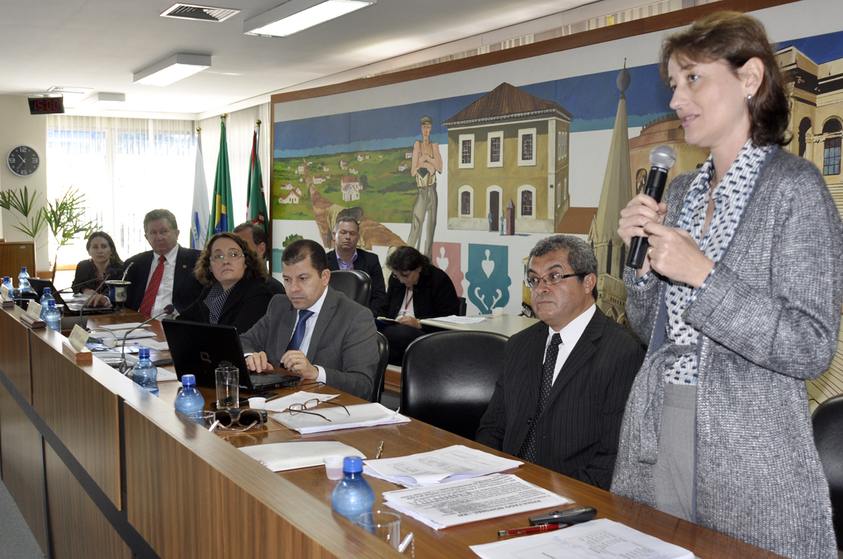 Prefeitura tem saldo positivo, diz secretária de finanças 