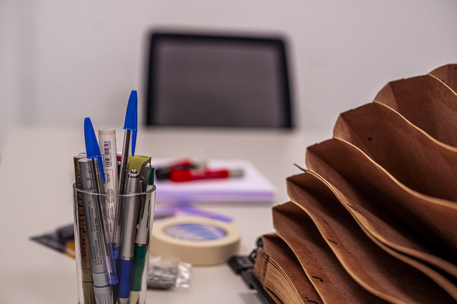 Pregão para material de expediente tem 15% de economia e quatro lotes desertos