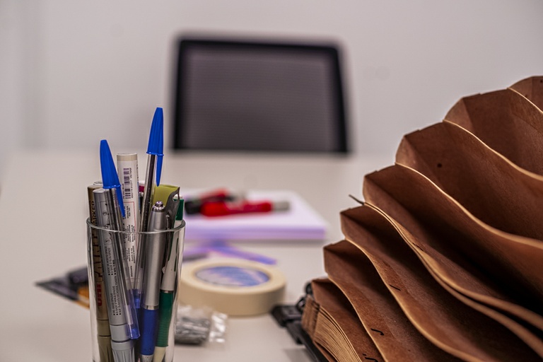 Pregão para material de expediente tem 15% de economia e quatro lotes desertos