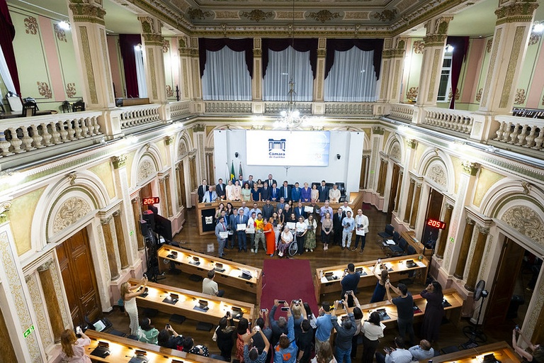 Prêmio Consagração Pública reúne 25 homenageadas na Câmara
