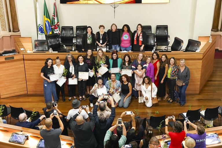 Prêmio Inspirações Curitibanas é concedido a 23 mulheres na CMC