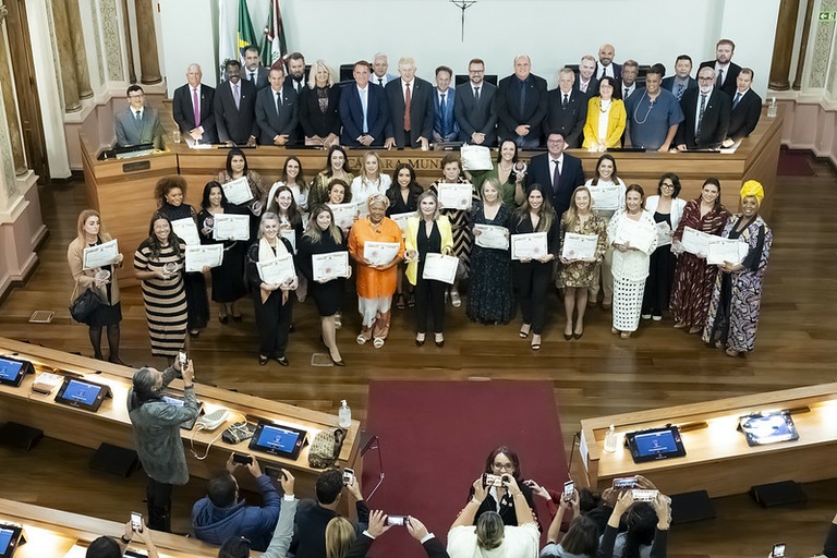 Prêmio Mulheres Empreendedoras é entregue na Câmara de Curitiba